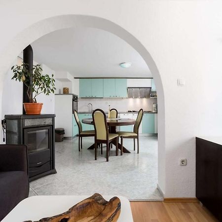 Apartmani Vinko Tribunj-Sovlje Tribalj Екстериор снимка