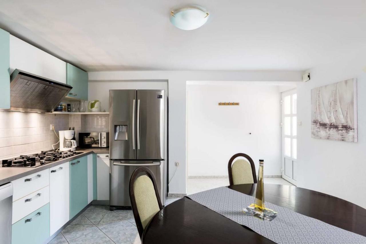 Apartmani Vinko Tribunj-Sovlje Tribalj Екстериор снимка