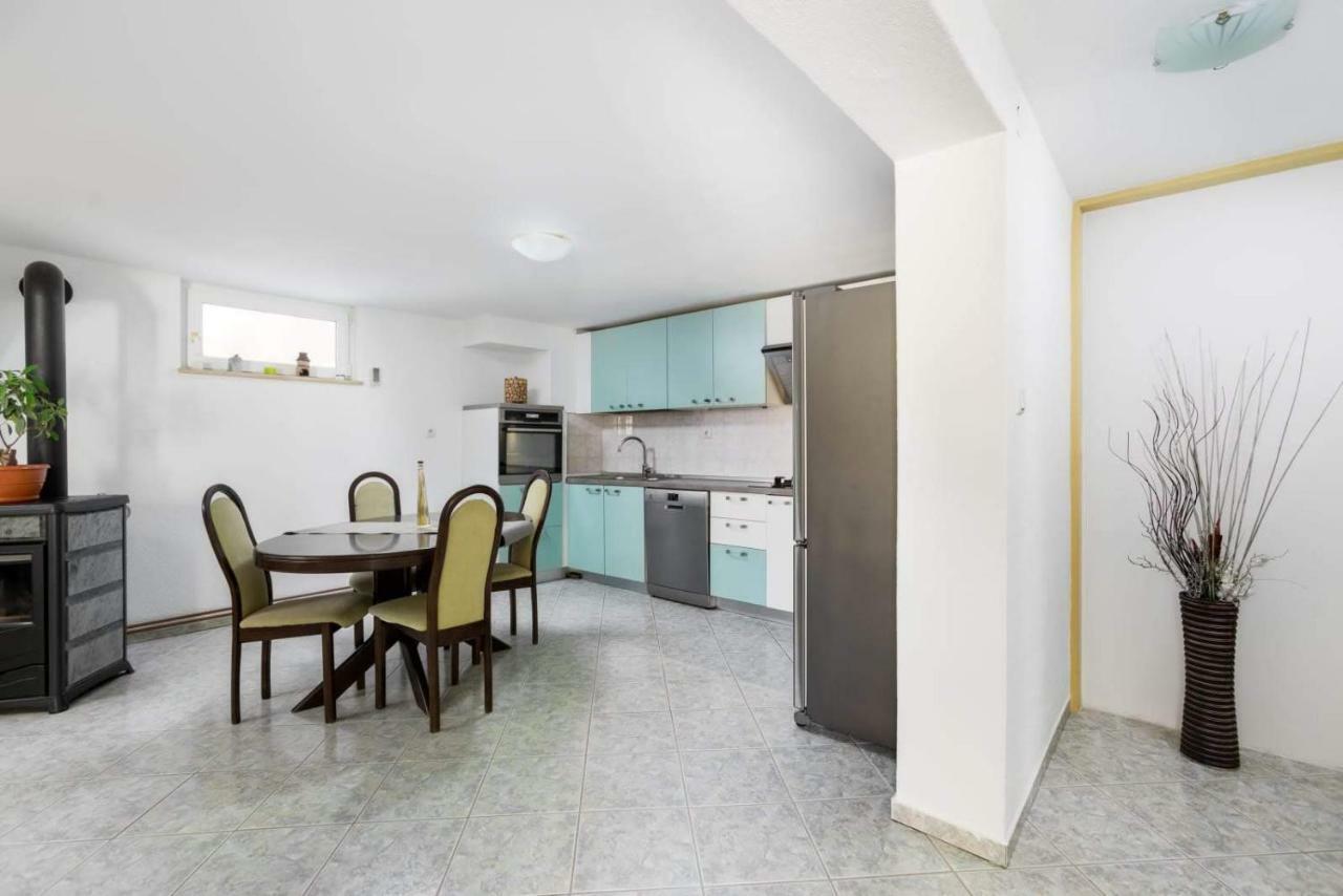 Apartmani Vinko Tribunj-Sovlje Tribalj Екстериор снимка