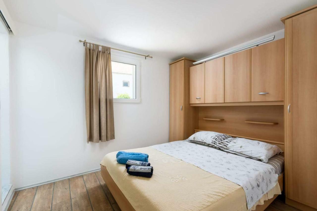 Apartmani Vinko Tribunj-Sovlje Tribalj Екстериор снимка