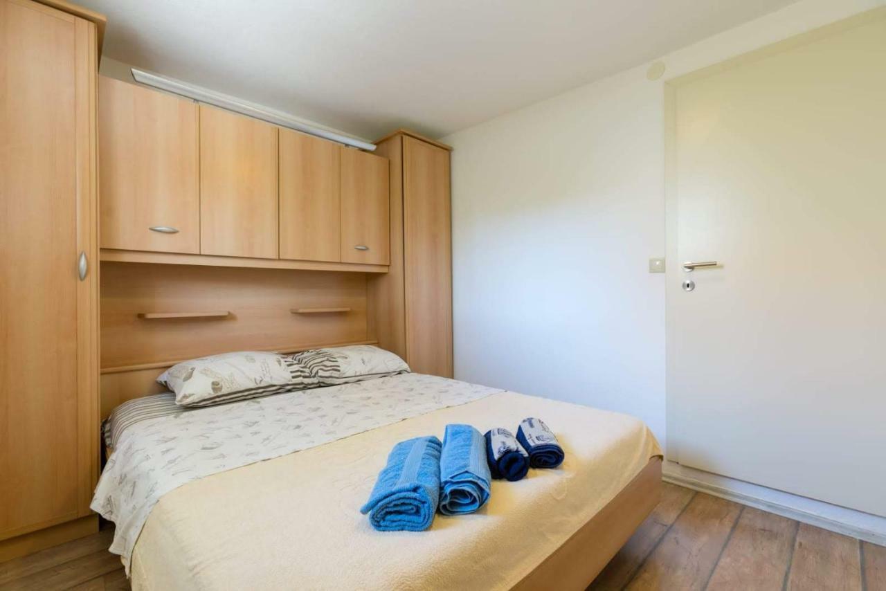 Apartmani Vinko Tribunj-Sovlje Tribalj Екстериор снимка