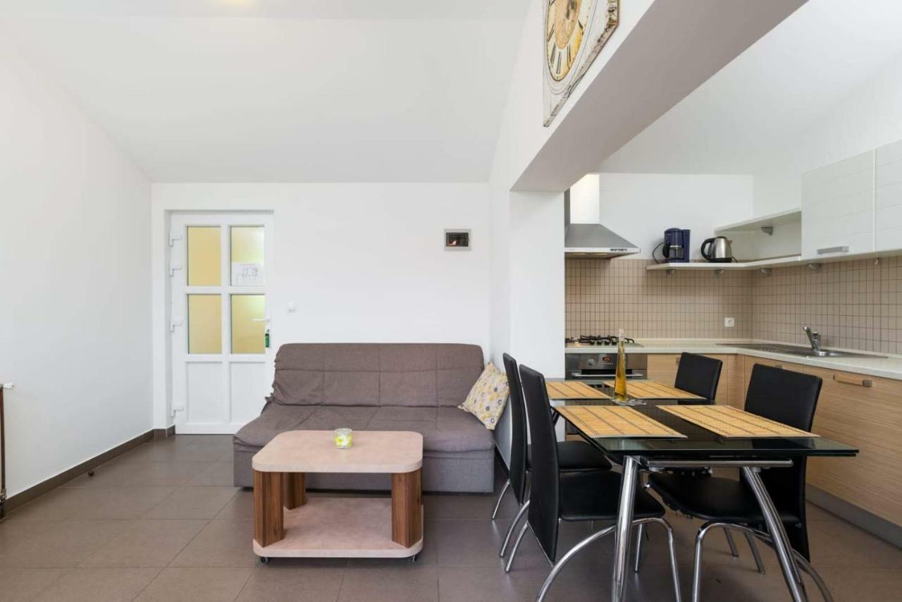 Apartmani Vinko Tribunj-Sovlje Tribalj Екстериор снимка